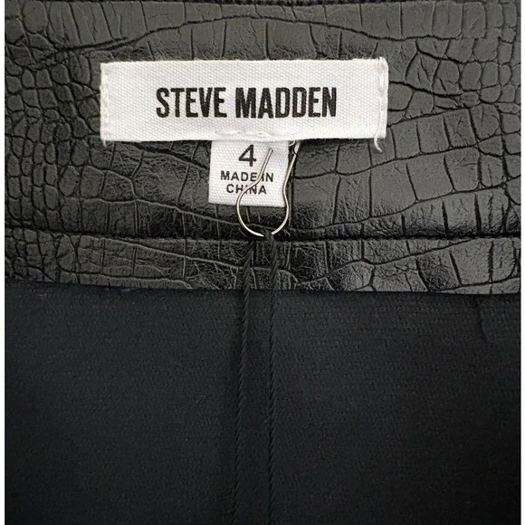 Steve Madden Black Croc Embossed Faux Leather Mini Skirt Side Slit Women's 4 NWT - Picture 3 of 4